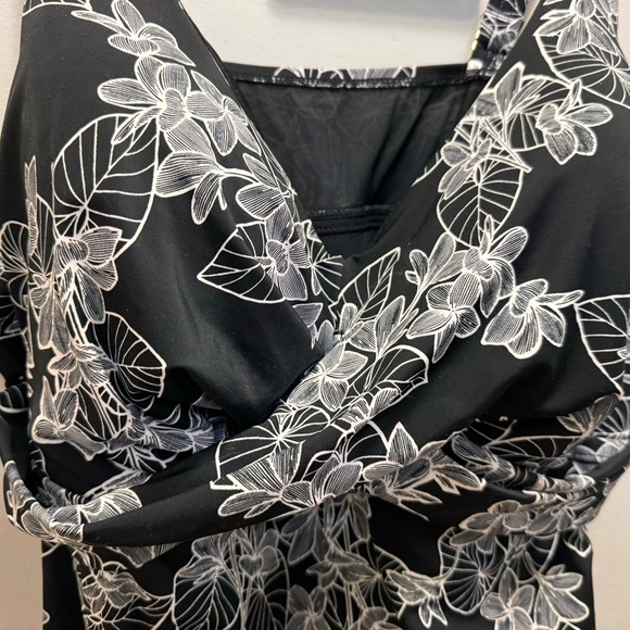 Swimsuits for All Black Floral Swimsuit Size 26 - Picture 5 of 11